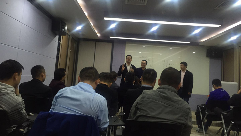 李總參與談?wù)摚皶r(shí)補(bǔ)充、糾正問(wèn)題